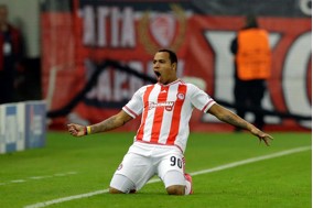 Olympiacos-Football-Felipe-Pardo